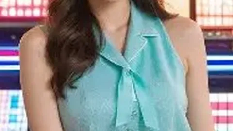 56岁翁虹景区热情舞蹈引关注！美貌女神现状令人唏嘘