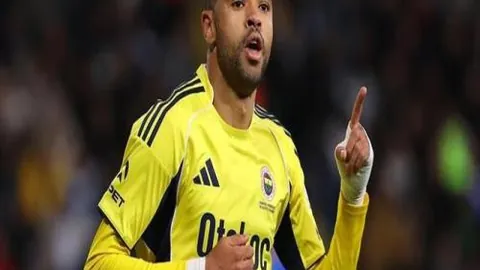 曼联坚定支持奥纳纳，球员坦诚失误获好评