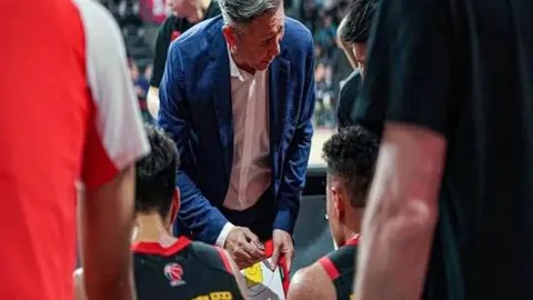 “劳塔罗寄语胜利：三冠征程艰辛，团队持续奋斗”